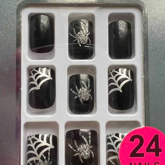 Short Square Shaped Press-On Nails - Picture 3 of 3